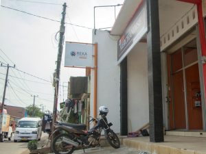 toko fisik reka merchandise