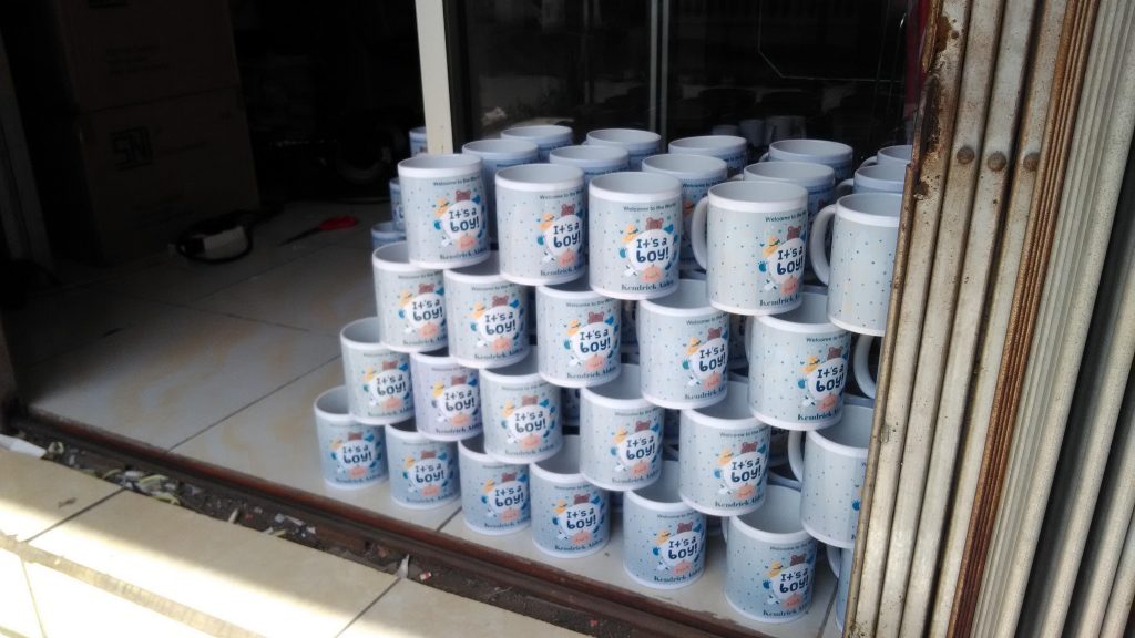 desain baby shower aqiqah souvenir mug anak